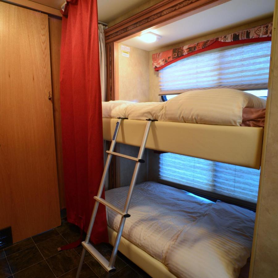 West Chiltington Luxury American Rv With Hot Tub מראה חיצוני תמונה