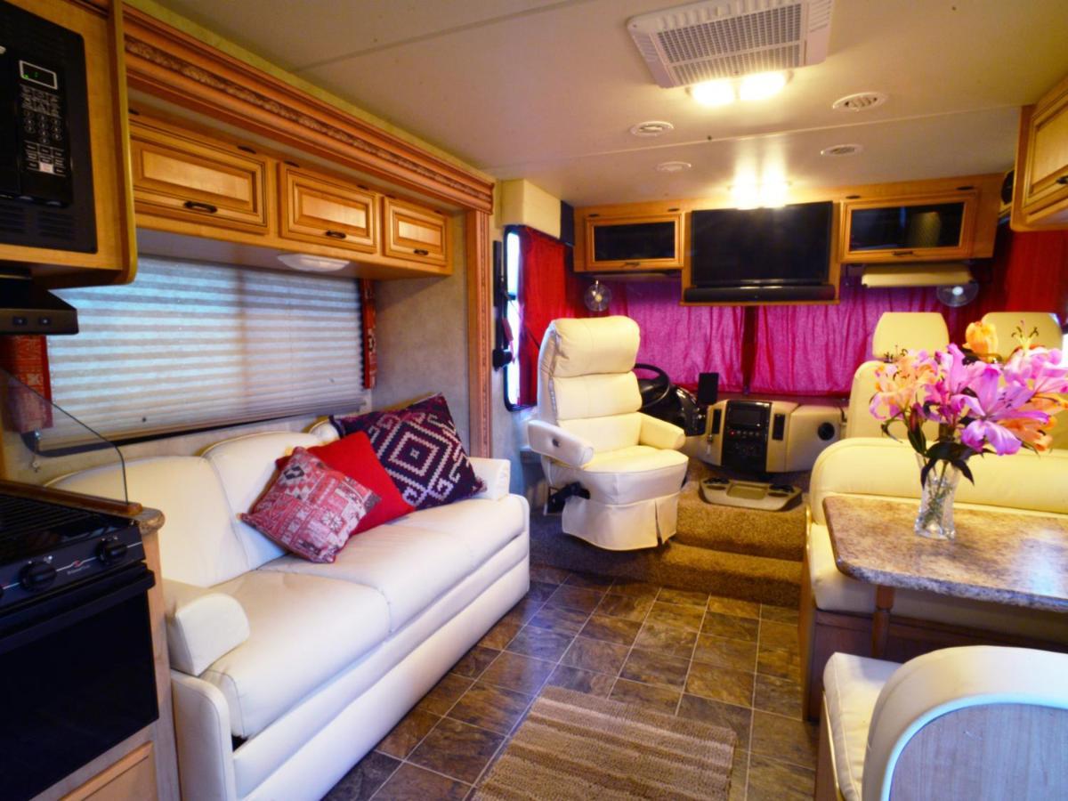 West Chiltington Luxury American Rv With Hot Tub מראה חיצוני תמונה